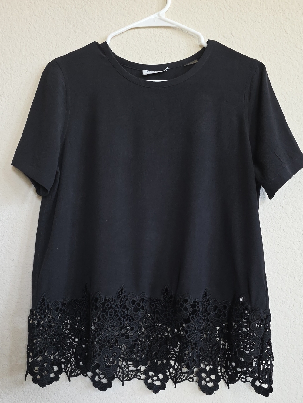 Equipment Silk Black Lace-Hem Top Short Sleeve Sz M